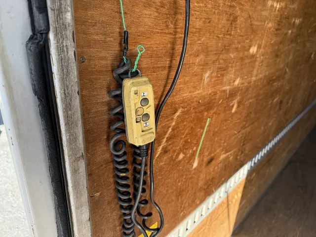 いすゞ エルフ PB-NPR81AN(2WD)の写真15