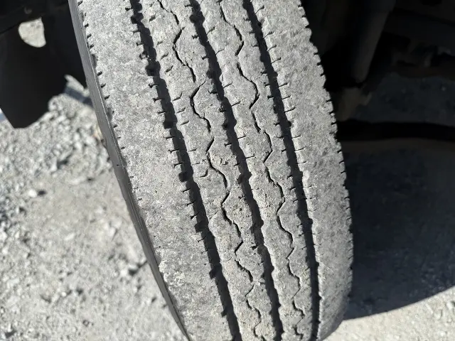 いすゞ エルフ PB-NPR81AN(2WD)の写真31