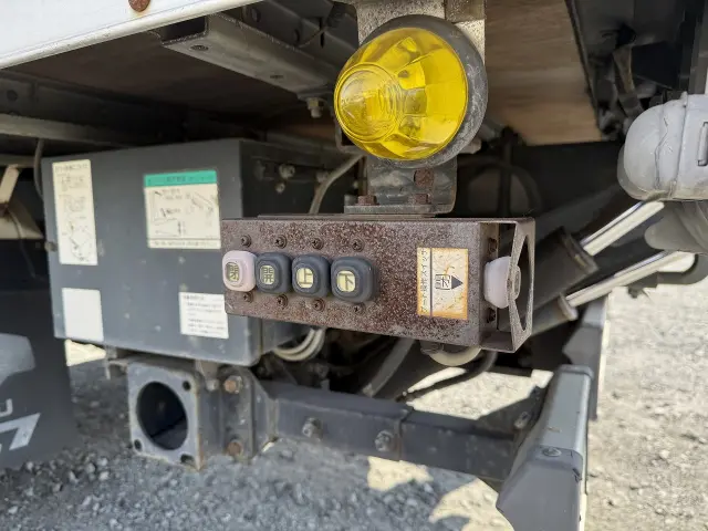 いすゞ エルフ PB-NPR81AN(2WD)の写真35