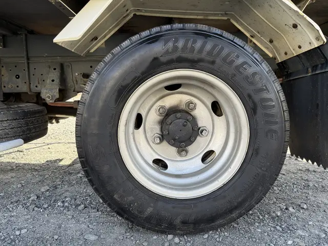 いすゞ エルフ PB-NPR81AN(2WD)の写真36