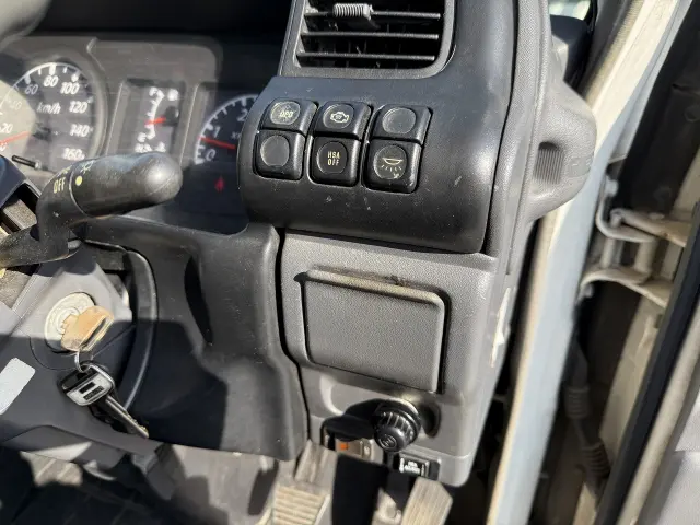 いすゞ エルフ PB-NPR81AN(2WD)の写真44