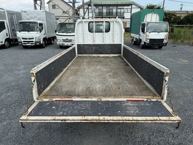 いすゞ エルフ TRG-NHR85A(2WD)の写真5