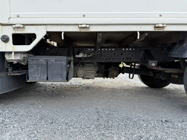 いすゞ エルフ TRG-NHR85A(2WD)の写真9