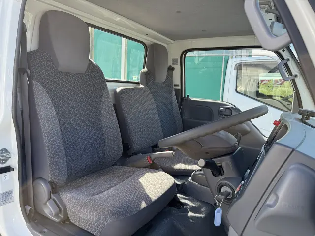 いすゞ エルフ TRG-NHR85A(2WD)の写真15