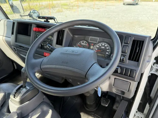 いすゞ エルフ TRG-NHR85A(2WD)の写真16