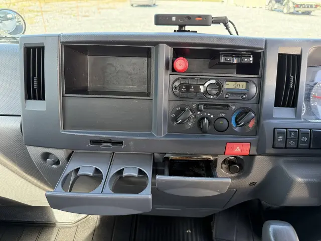 いすゞ エルフ TRG-NHR85A(2WD)の写真17