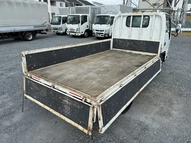 いすゞ エルフ TRG-NHR85A(2WD)の写真25