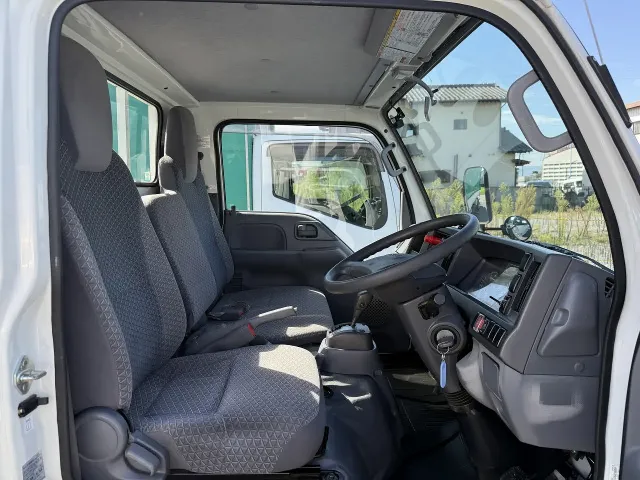 いすゞ エルフ TRG-NHR85A(2WD)の写真38