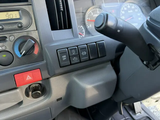 いすゞ エルフ TRG-NHR85A(2WD)の写真41