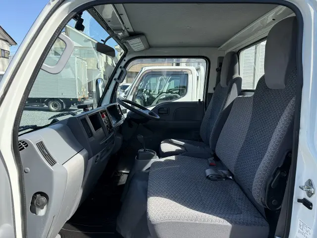 いすゞ エルフ TRG-NHR85A(2WD)の写真45