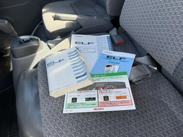 いすゞ エルフ TRG-NHR85A(2WD)の写真48