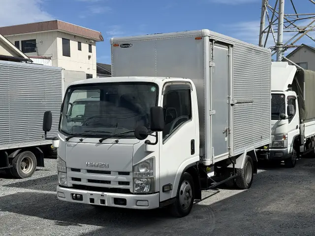 いすゞ エルフ BKG-NLR85N(2WD)の写真1