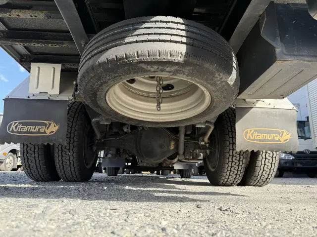 いすゞ エルフ BKG-NLR85N(2WD)の写真11