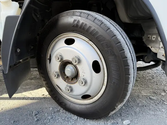 いすゞ エルフ BKG-NLR85N(2WD)の写真12