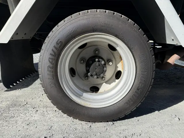 いすゞ エルフ BKG-NLR85N(2WD)の写真13