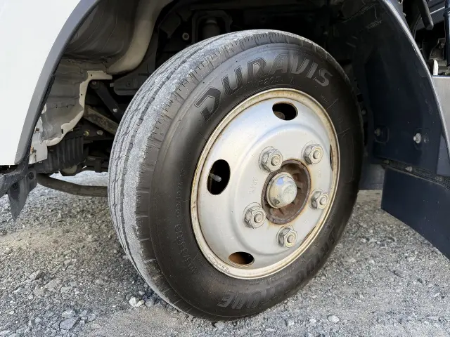 いすゞ エルフ BKG-NLR85N(2WD)の写真14