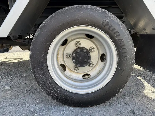 いすゞ エルフ BKG-NLR85N(2WD)の写真15