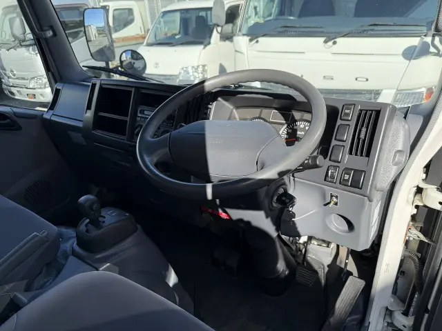 いすゞ エルフ BKG-NLR85N(2WD)の写真17