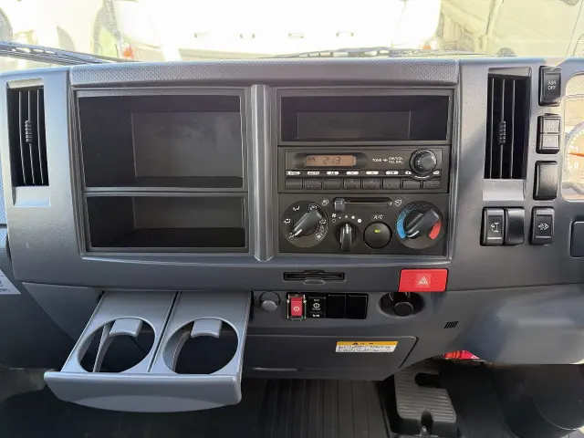 いすゞ エルフ BKG-NLR85N(2WD)の写真18
