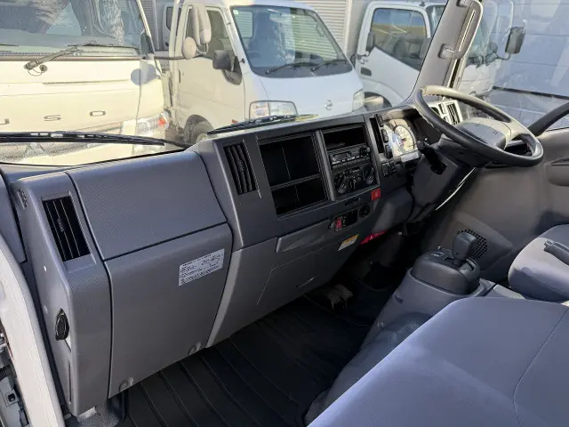 いすゞ エルフ BKG-NLR85N(2WD)の写真22