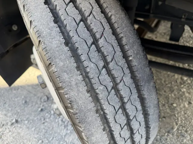 いすゞ エルフ BKG-NLR85N(2WD)の写真41
