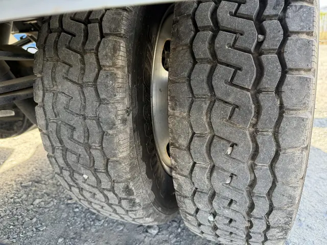 いすゞ エルフ BKG-NLR85N(2WD)の写真44