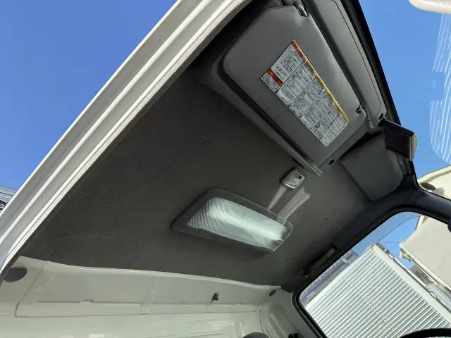 いすゞ エルフ BKG-NLR85N(2WD)の写真45