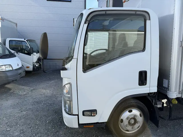 いすゞ エルフ BKG-NLR85N(2WD)の写真47