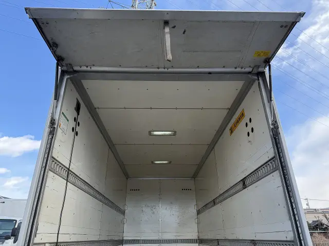 いすゞ エルフ PB-NKR81AN(2WD)の写真7