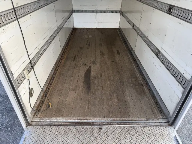 いすゞ エルフ PB-NKR81AN(2WD)の写真8