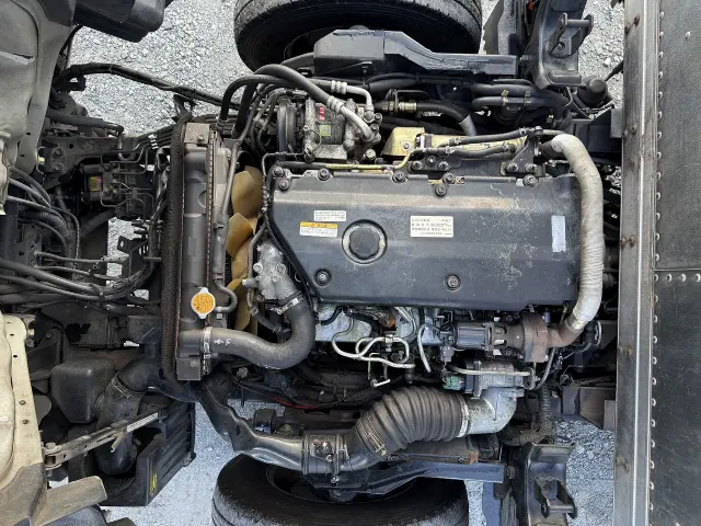 いすゞ エルフ PB-NKR81AN(2WD)の写真9