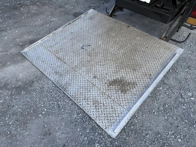 いすゞ エルフ PB-NKR81AN(2WD)の写真10