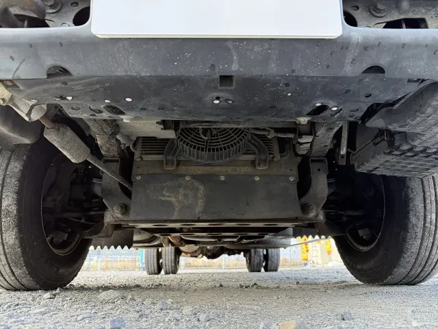 いすゞ エルフ PB-NKR81AN(2WD)の写真10