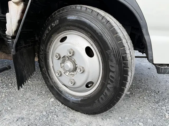 いすゞ エルフ PB-NKR81AN(2WD)の写真13