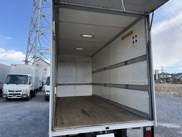 いすゞ エルフ PB-NKR81AN(2WD)の写真14
