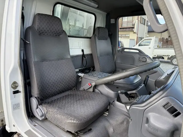 いすゞ エルフ PB-NKR81AN(2WD)の写真15