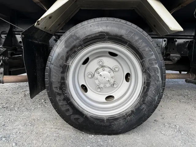 いすゞ エルフ PB-NKR81AN(2WD)の写真28