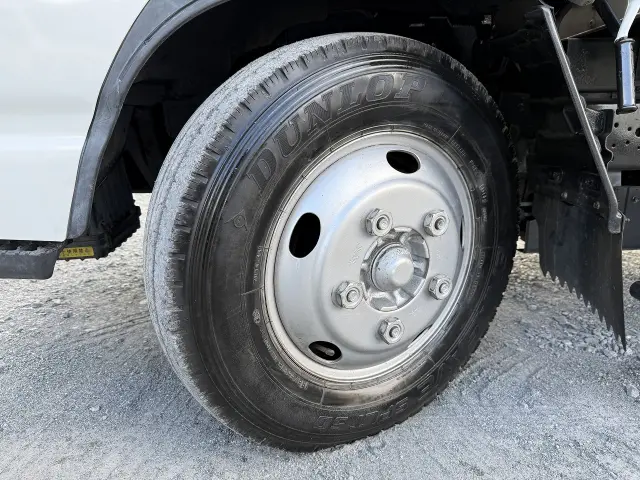 いすゞ エルフ PB-NKR81AN(2WD)の写真29