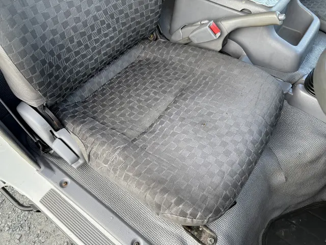 いすゞ エルフ PB-NKR81AN(2WD)の写真33