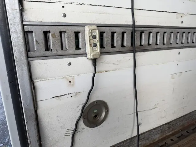 いすゞ エルフ PB-NKR81AN(2WD)の写真34