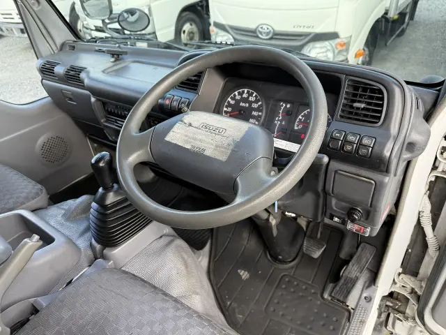 いすゞ エルフ PB-NKR81AN(2WD)の写真35