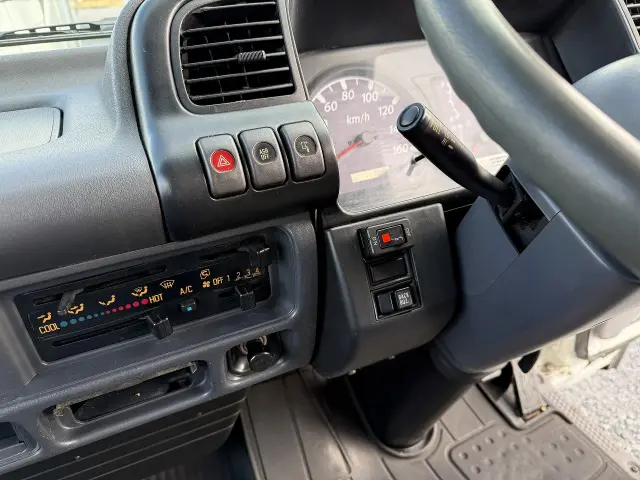 いすゞ エルフ PB-NKR81AN(2WD)の写真36