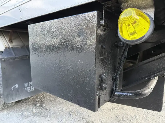 いすゞ エルフ PB-NKR81AN(2WD)の写真36