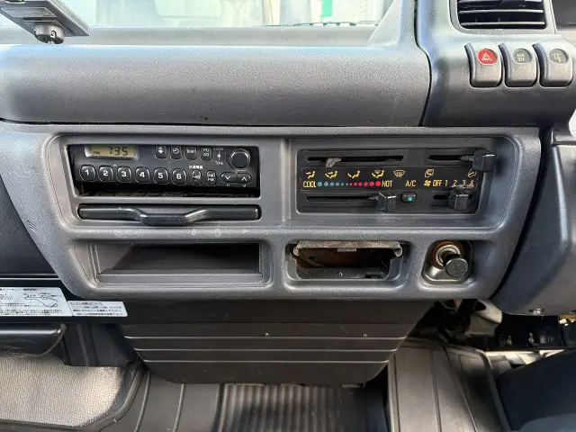 いすゞ エルフ PB-NKR81AN(2WD)の写真37