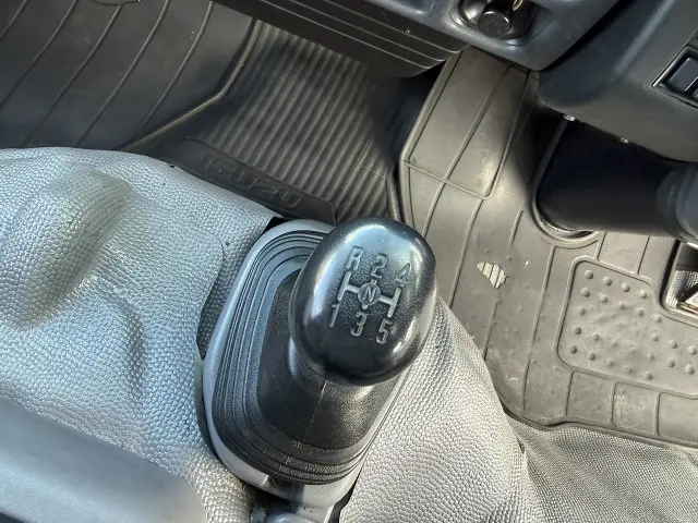いすゞ エルフ PB-NKR81AN(2WD)の写真40