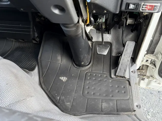 いすゞ エルフ PB-NKR81AN(2WD)の写真41