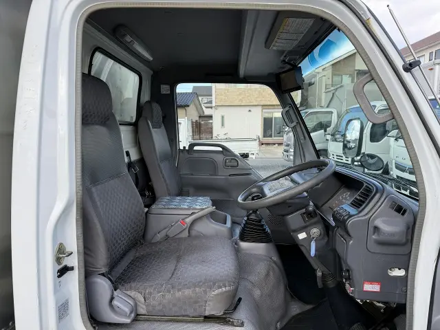 いすゞ エルフ PB-NKR81AN(2WD)の写真41