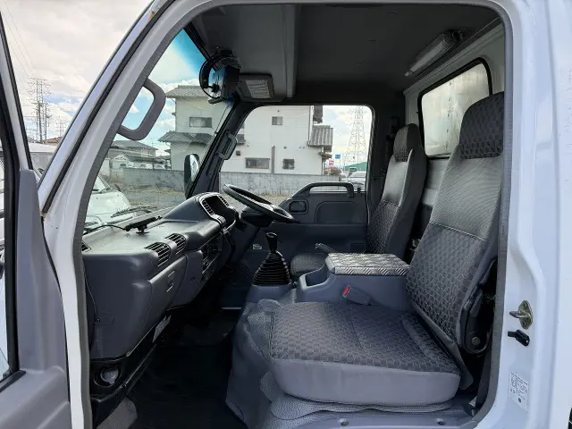 いすゞ エルフ PB-NKR81AN(2WD)の写真47