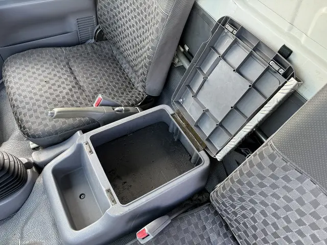 いすゞ エルフ PB-NKR81AN(2WD)の写真50