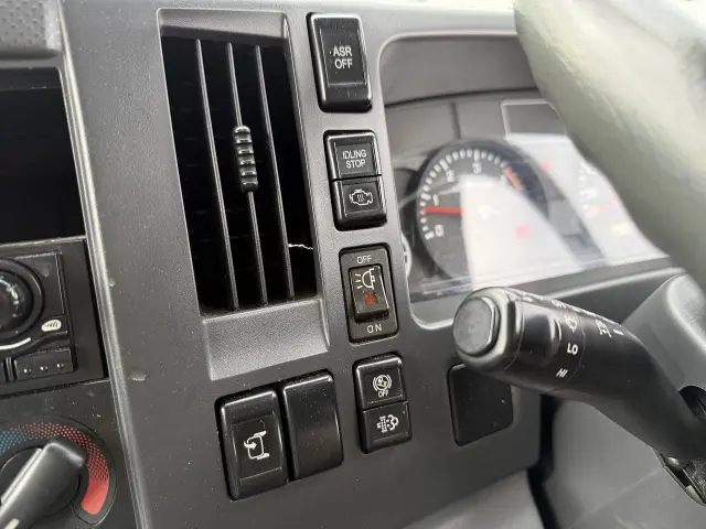 いすゞ エルフ TKG-NLR85N(2WD)の写真38